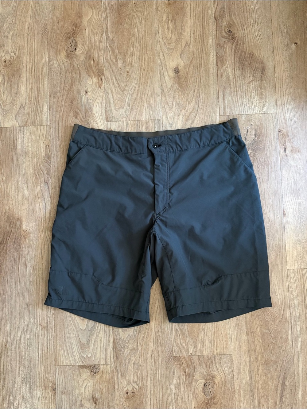 The North Face Dark Gray Athletic Hiking Outdoor Shorts Mens 36 Wst Great Cond!